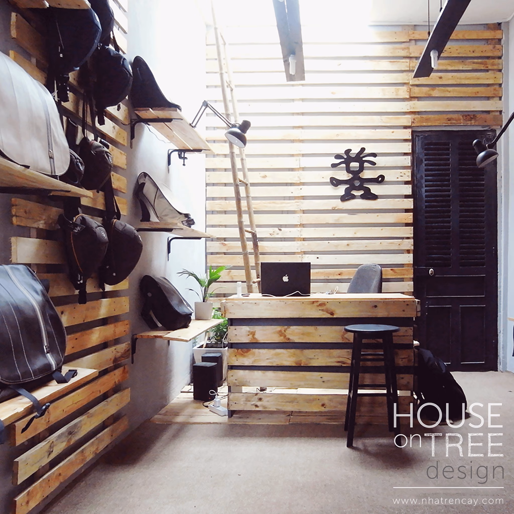 Crumpler Warehouse shop — image 2