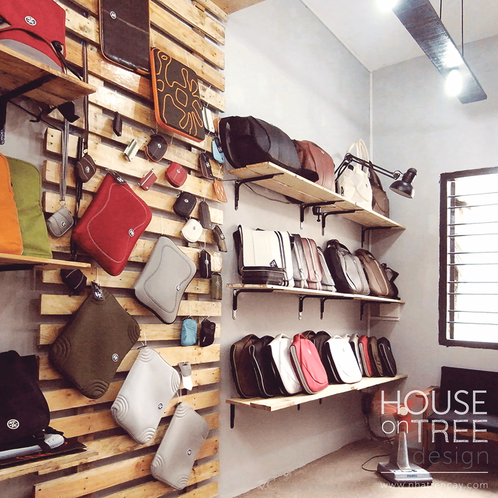 Crumpler Warehouse shop — image 5