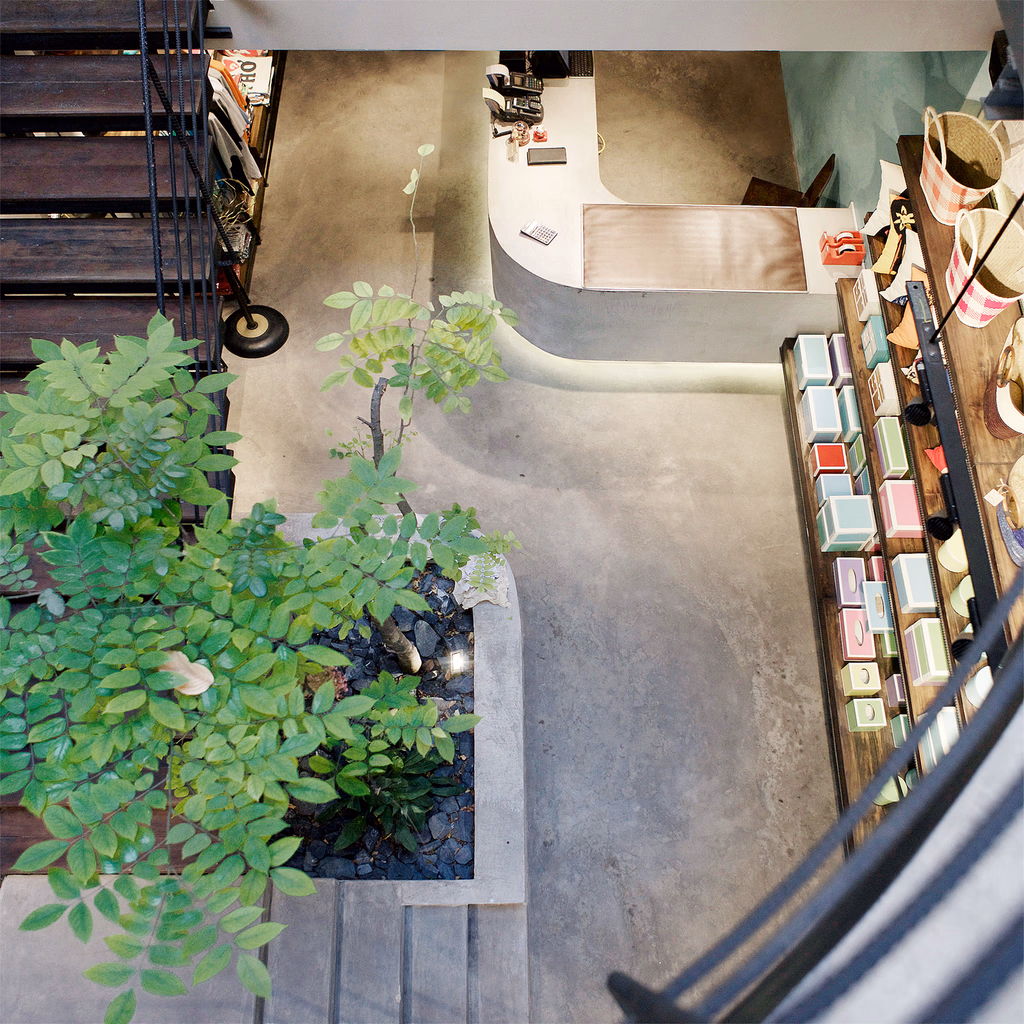 Saigon boutique — image 2