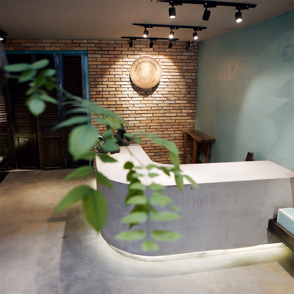 Saigon boutique — image 14